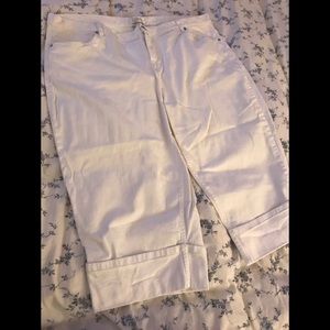 White cropped jeans